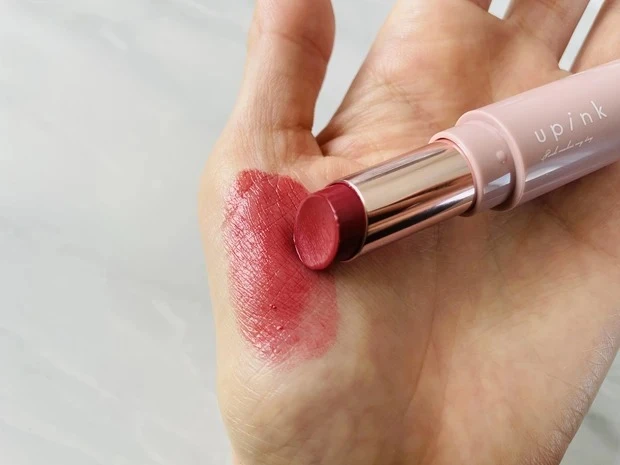 upink アディクトメロウリップ 01 チェリー ¥1210 スウォッチ