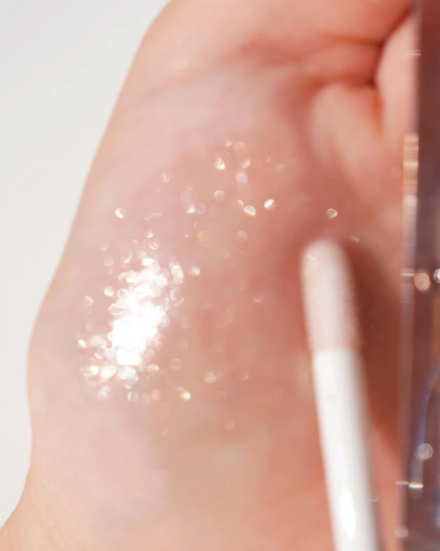 Diorホリデー限定品をスウォッチ。【クリスマスコフレ2022】華やかなクリスマスが今年もついに登場。_2_2