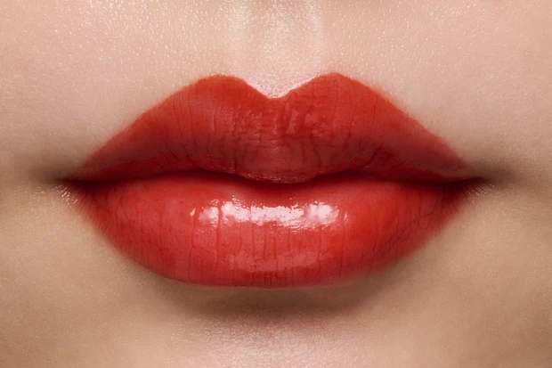 イエベ秋　シャネル　リップ ル ルージュ デュオ ウルトラ トゥニュ　176　バーニング レッド　限定 スウォッチ