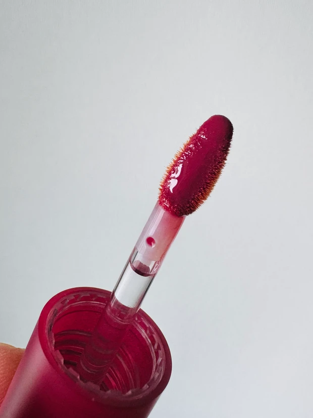 b idolのちゅるるんグロス 03 ディナーチェリー