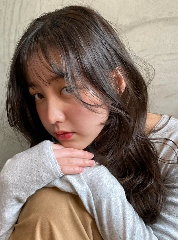 ヘアカタログ　ロング　ロングヘア　前髪あり　サイド