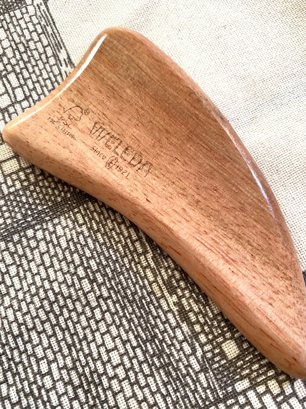 たるみ対策、マスクの下をマッサージ!木のぬくもりの癒やしのカッサ付きWELEDAのコフレ_2_2