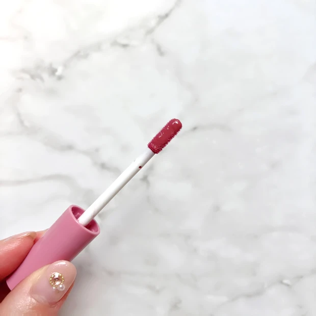 ツヤと色持ちを両立したみずみずしいティント処方のウォータリーティントリップ