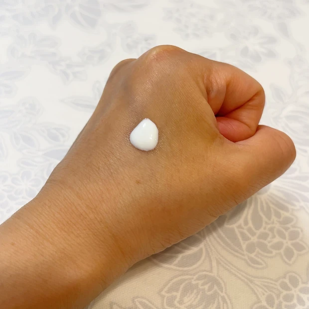 プリマヴィスタ スキンプロテクトベース<皮脂崩れ防止>超オイリー肌用のスウォッチ①