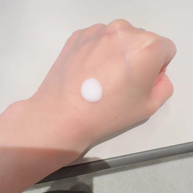 ELIXIRの乳液のテクスチャー