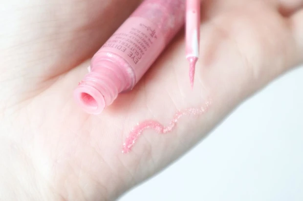 エテュセ　アイエディション（グリッターライナー）＜アイライナー＞うさぎピンク