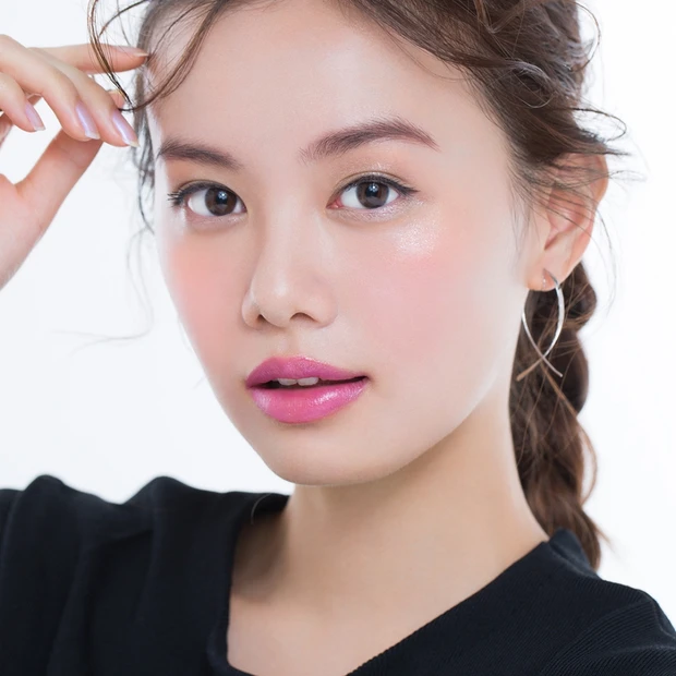 「練り系ハイライトってテカらない?」長井かおりさんが教える、手軽にツヤも…