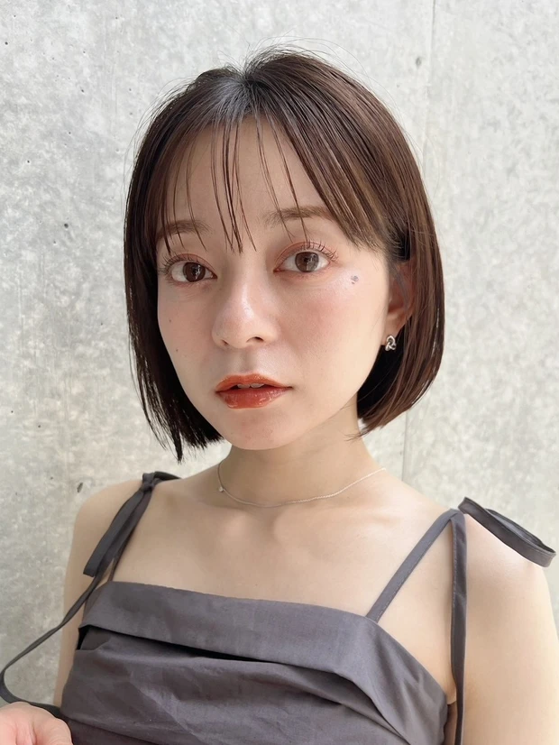 ヘアカタログ　レイヤーボブ　ボブヘア　前髪あり　シースルーバング　スタイリング
