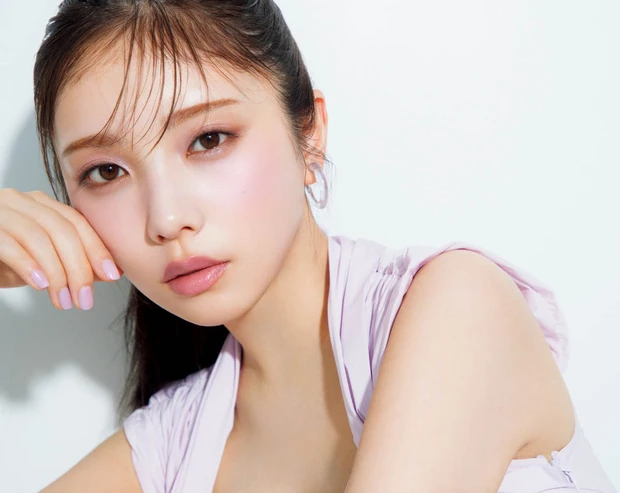 RMK インフィニシェイド シングル アイシャドウ 01 スムース スモーク、13 サクラ ノワールを使用