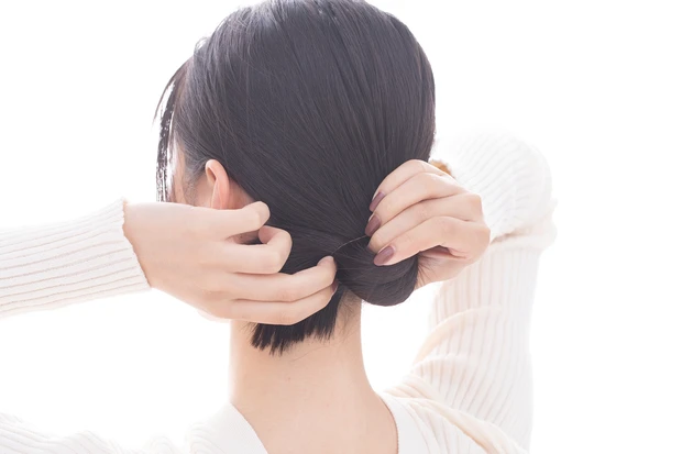 ヘア小物を使って朝のセットを短縮!
巻かなくても洒落る時短アレンジ2パターン
_11