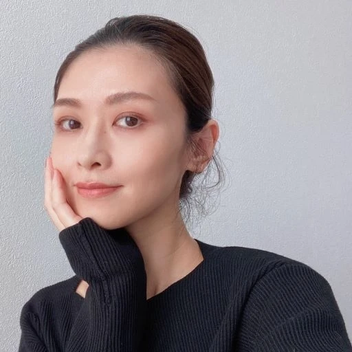 【9月21日発売】MAQUIA11月号増刊 石原さとみさんの表紙メイクにチャレンジ!_6_1