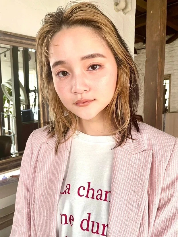 【ブリーチカラーの髪型・ヘアスタイル】ミディアム3選_【ブリーチカラーのミディアム】フェイスフレーミングで大胆なイメチェンが叶うミディアムヘア