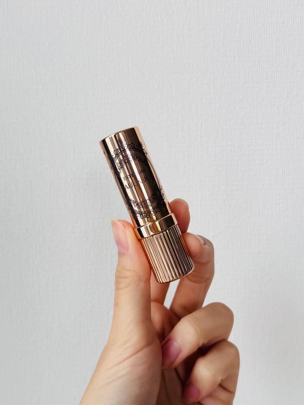 ポール＆ジョーのクリスマスコフレ2025、001 フラッパードレスのリップスティック