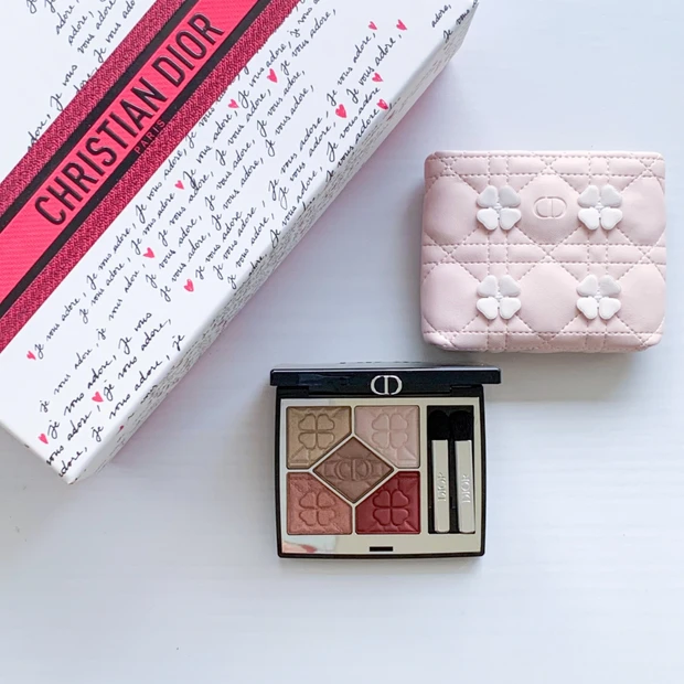 ディオールショウ サンク クルール 883 ラッキー ローズウッドをオンラインで買った際のBOX