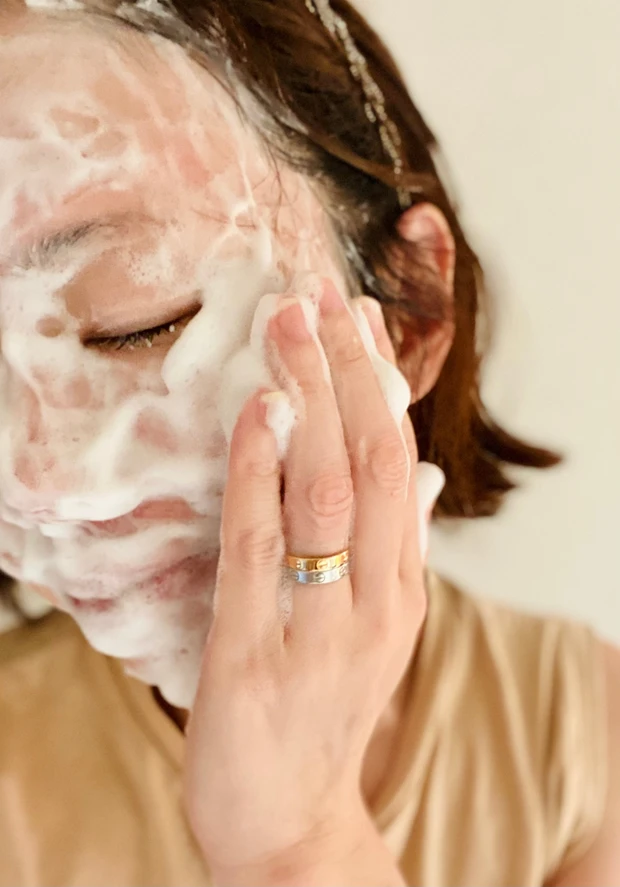 再販中！話題のプチプラ洗顔！【メラノCCディープクリア酵素洗顔】見つけたら買い！ドラックストアで買える【MAQUIAインフルエンサーのオッス！推しコス】_3