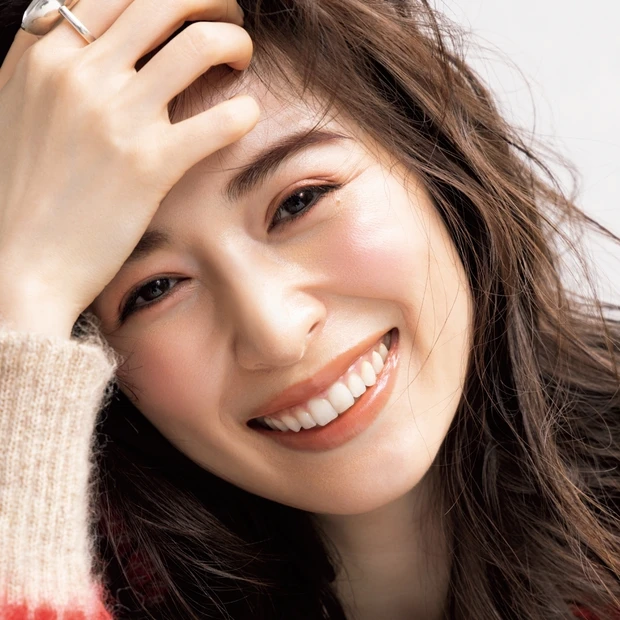 「眉に赤」がニュースタンダード！　血色アイブロウのポイントを岡野瑞恵さん…