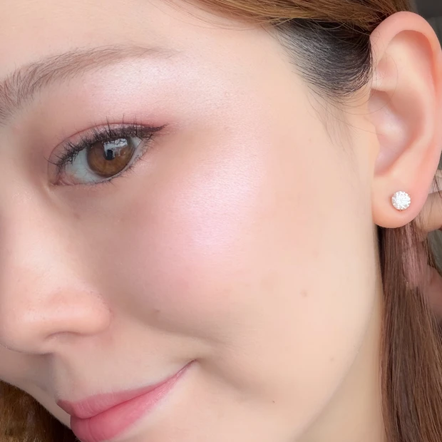 粉っぽさゼロ。大人のツヤはこれでいい！&be 新作ハイライター「ピュアリフレクター」_5