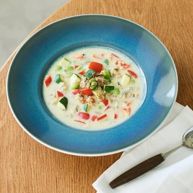 【夏バテ予防・解消におすすめの簡単レシピ】あさりと夏野菜の豆乳レンチンスープ