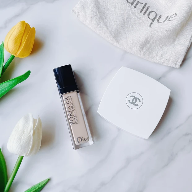 【20代美容オタクのポーチの中身】持ち運びコスメは最低限！この春の激選コスメをご紹介☆_4_1