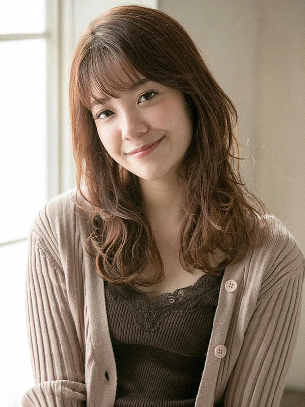 MINXの髪型・ヘアスタイルまとめ_好感度バツグン！ 肌までキレイに見えるふんわりレイヤーミディアム