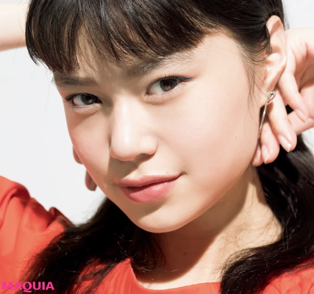 幅狭二重はブルーのインラインで色っぽ