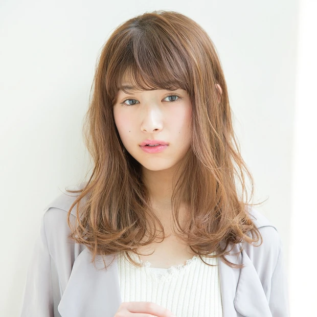 美人見せ効果抜群！ 柔らかくてフワッとまとまるエアリーロングウェーブ