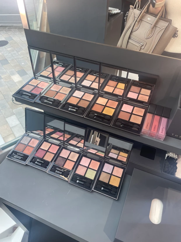 【THREE(スリー)】新作情報!「スターゲージングアイシャドウクアッド」限定色X01 GIRL OF THE YEAR・「ディヴァインリップジェム」新色07 CHARISMA KISSをレビュー♪【秋新色コスメ2024】_7_2