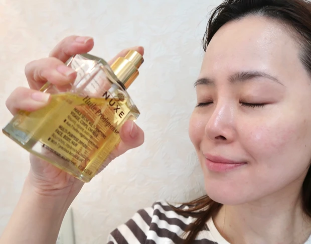 NUXE  プロディジュー オイルを使用中