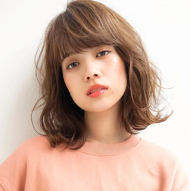 【ウェーブパーマのミディアム】下ろしても結んでも可愛くキマる、甘口カジュアルミディ