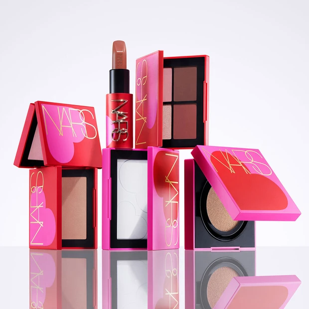 「NARS」鮮やかなハートが可愛い！ベストセラーアイテムがバレンタイン限定仕様に【春新色コスメ2025】