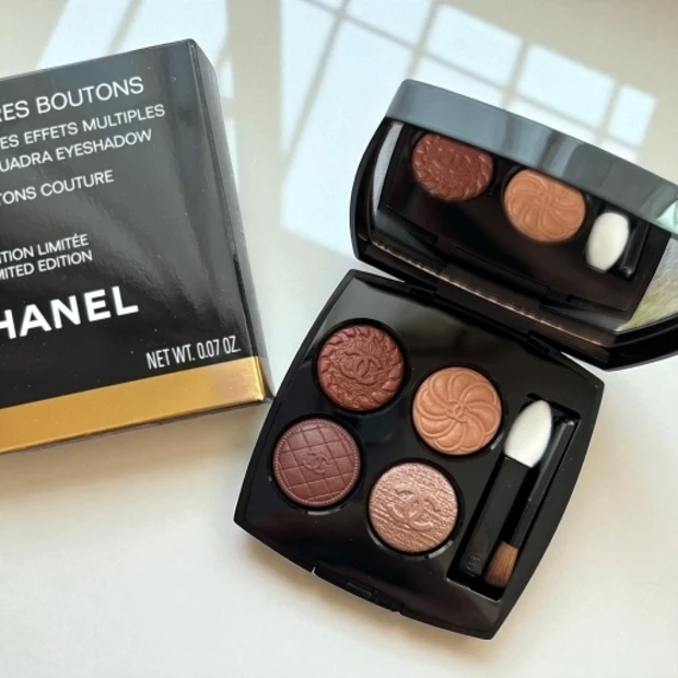 8/22発売！シャネルの限定アイシャドウ「レ キャトル オンブル ブトン」イエベ秋の一推しカラーはこれ
