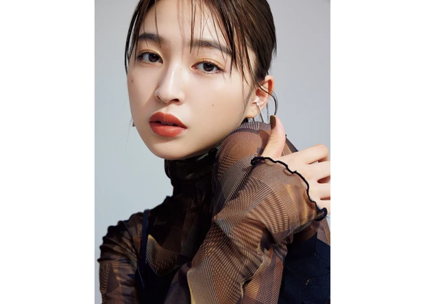 【STEP 1】隙あり眉→【STEP 2】マットリップの2パーツで洒落る！