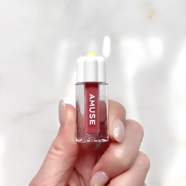 AMUSE デューティント ミニサイズ、透明感あるボトルデザインの商品画像