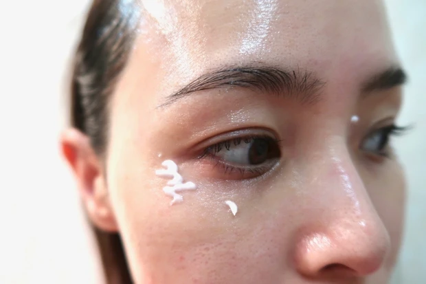 【デパコスとプチプラでたるみとシミへ攻めのアイケア】エピステーム アイパーフェクトショットa、ランテルノ WhiteHQクリーム_4_1