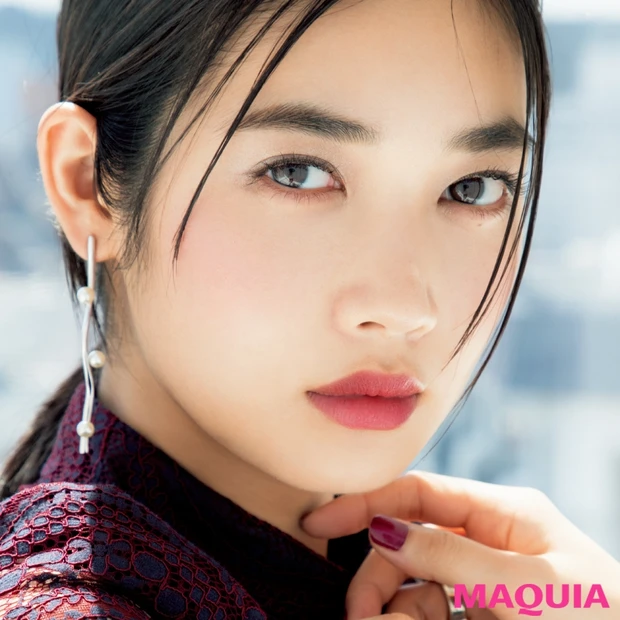 【ブルベ肌×ダークトーンヘア】アイシーカラーを目もと＆頰にまとってクール…