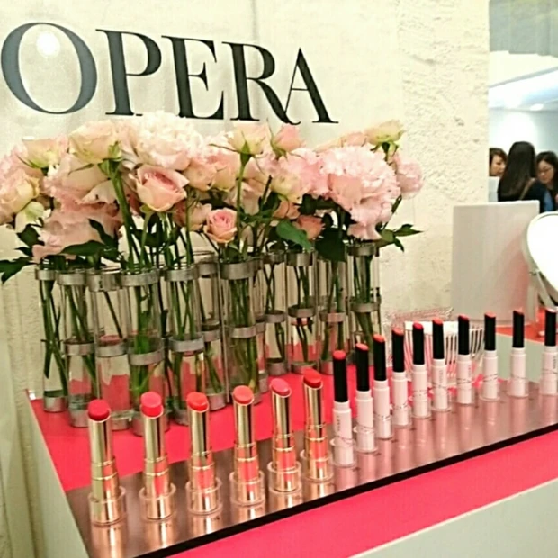「OPERA」のリップはどちらもオススメなティントとシアー♪