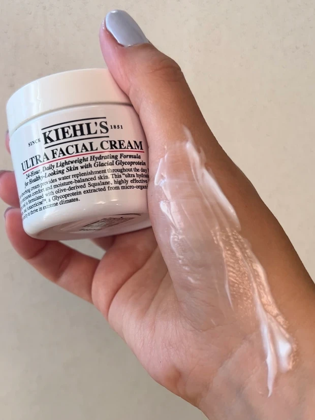 KIEHL’S キールズ クリーム UFC　保湿クリーム　テクスチャー　スウォッチ