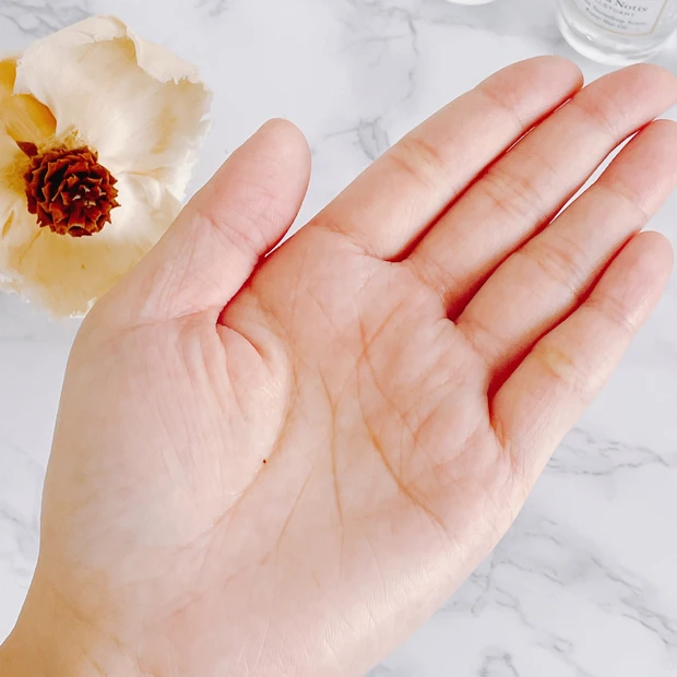 フローラノーティスジルスチュアート リペアヘアオイル テクスチャー