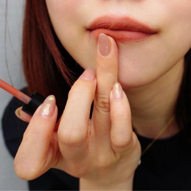 MUZIGAE MANSION（ムジゲマンション）のタイアップカバーティント（04 FADED FIG）の使用感写真。