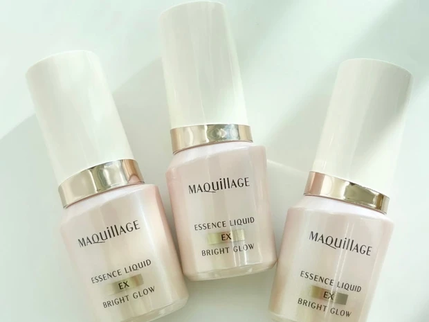 マキアージュの“ファンデ美容液”から白玉のようなワントーン明るい肌に仕上がる新作登場！ 全3色をスウォッチ