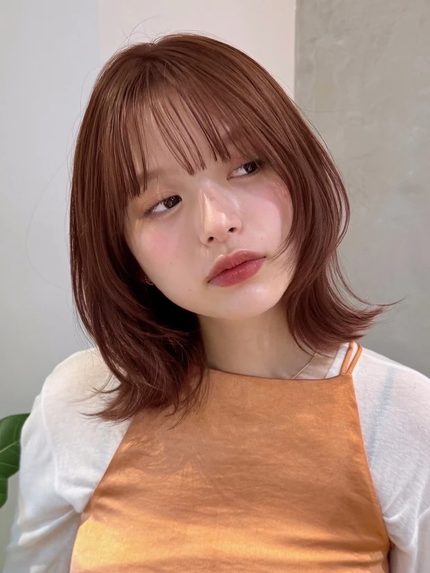 髪型　ミディアムレイヤー　ミディアムヘア　冬 ヘアスタイル　スタイリング