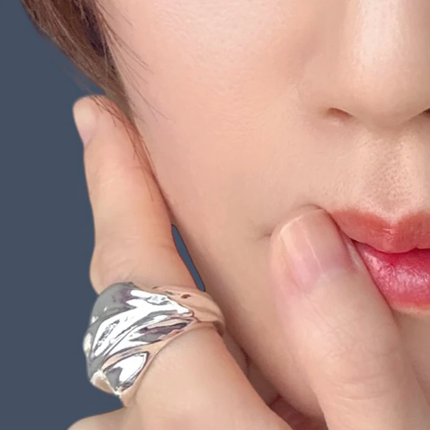 スクエアに切った爪