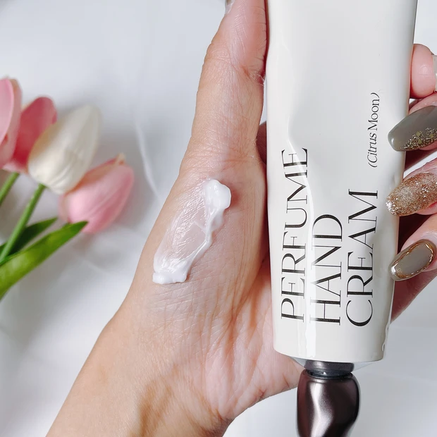 After glow パフュームハンドクリーム Citrus Moon テクスチャー