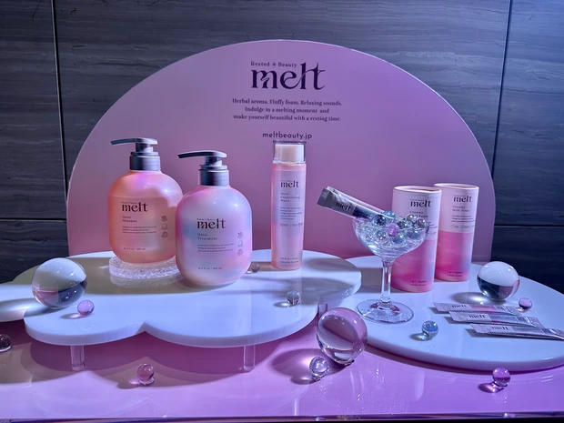 炭酸美容が得意な花王から5感に響く新シリーズ「melt（メルト）」新製品発表会レポート　生炭酸シャンプーに注目！_1