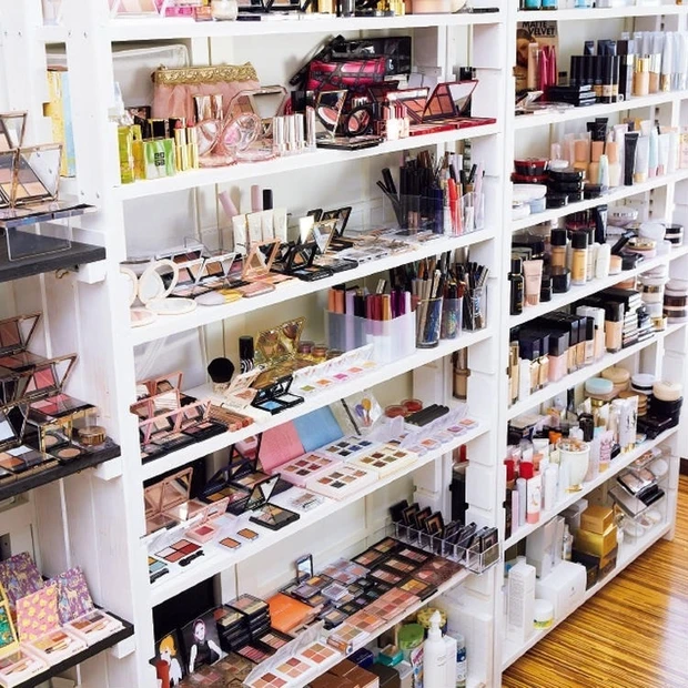 大量コスメはどうしてる？　長井かおりさんほか、美容好きなあの人の収納方法を大公開！