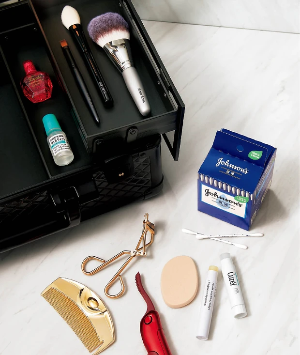 人気メイクアップアーティスト・中野明海さんのメイクボックスの中身を拝見。知られざる名品やプチプラアイテムも！