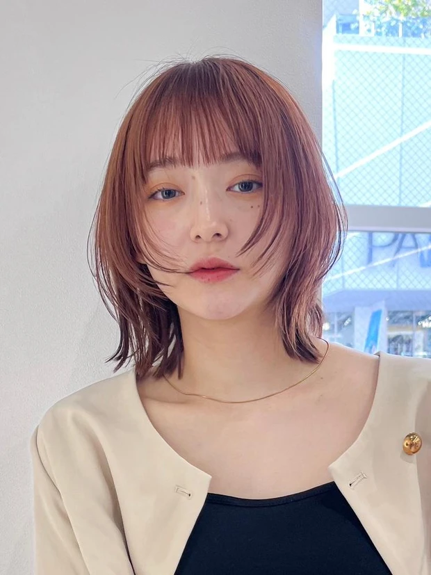 冬 ヘアカラー 明るめ オレンジブラウン ウルフボブ