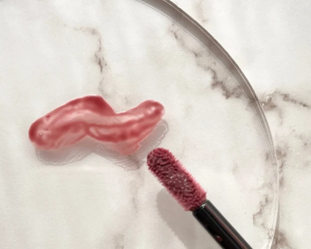 透明度の高い発色だからどのカラーも肌馴染み抜群!