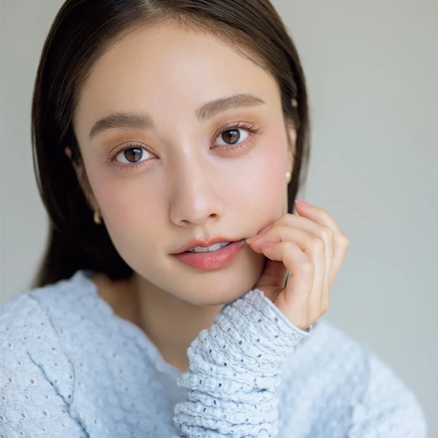 きちんと感と親しみを両立! たまの出社で“やっぱり素敵”と思わせるメイク…