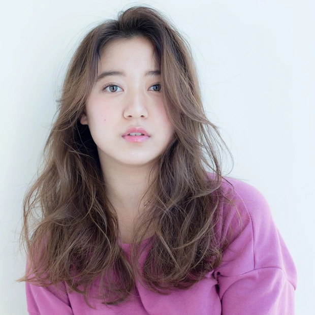 パーマに「ほつれ質感」をミックスして、極上の柔らかロングウェーブに